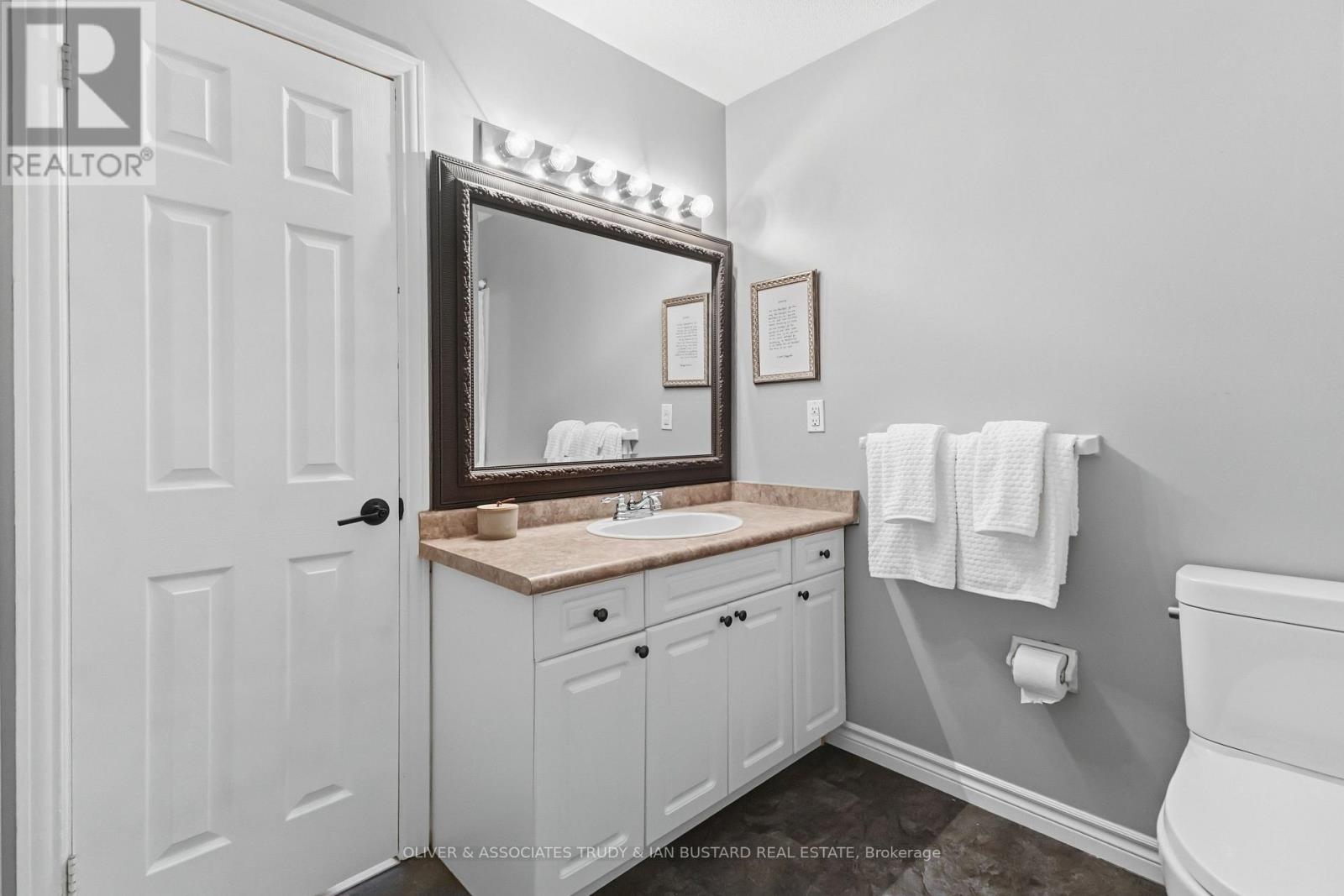 109 Mcmaster Drive E Property Photo 30