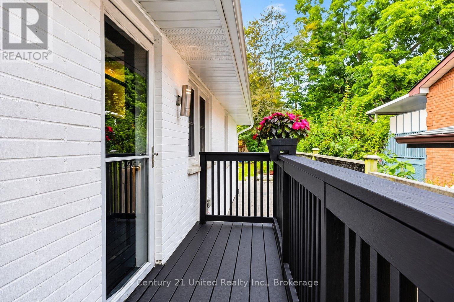 108 James Street E Property Photo 6
