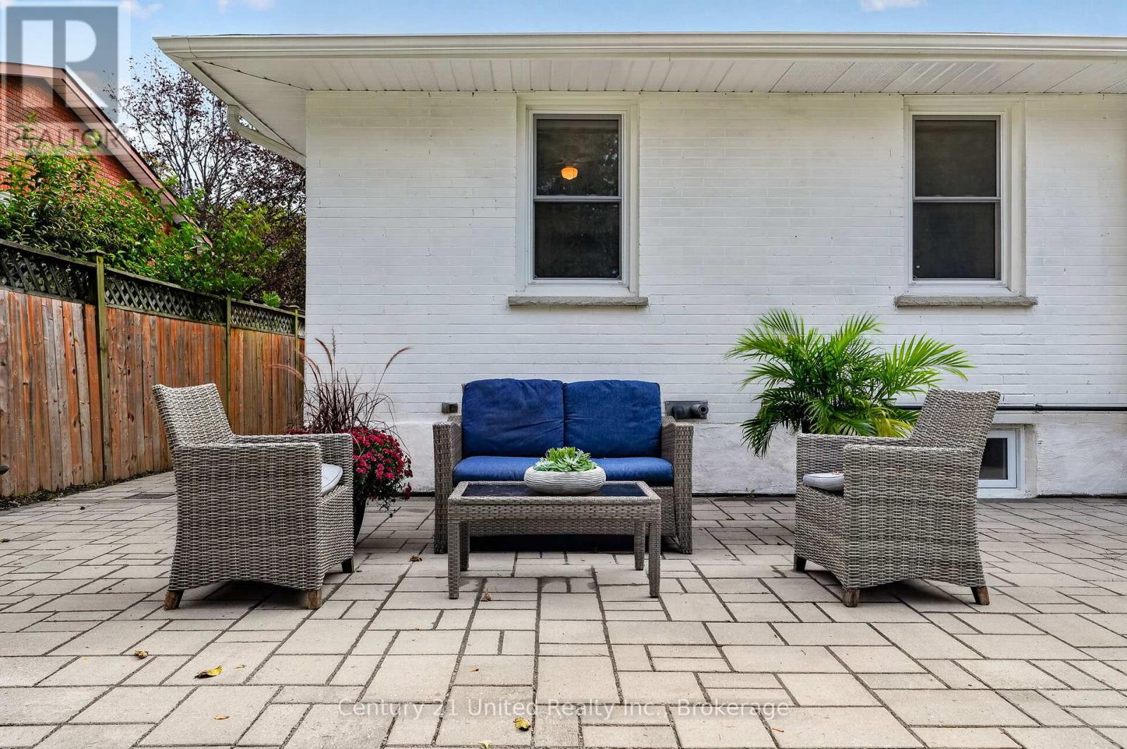 108 James Street E Property Photo 8