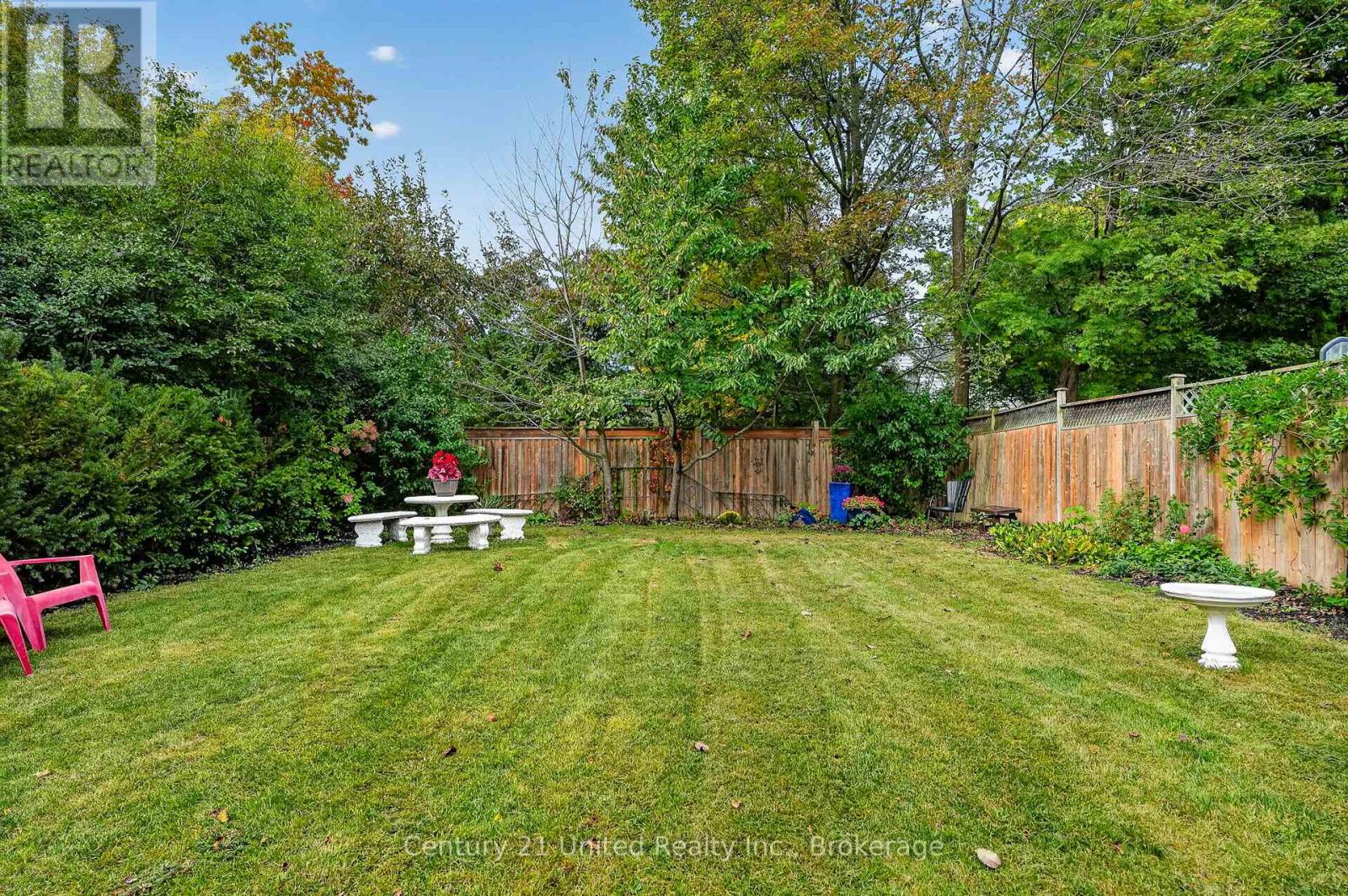 108 James Street E Property Photo 10