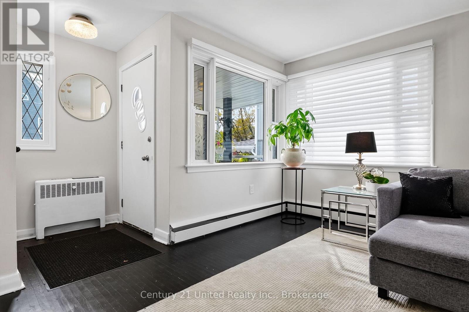 108 James Street E Property Photo 11