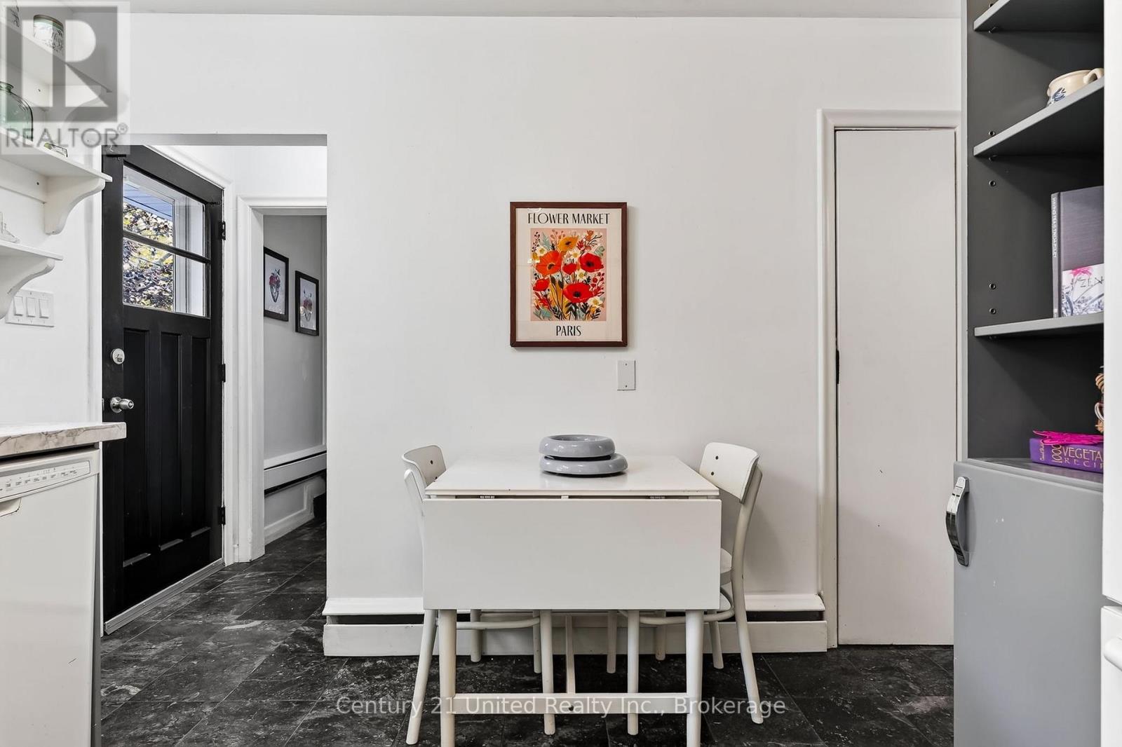 108 James Street E Property Photo 19