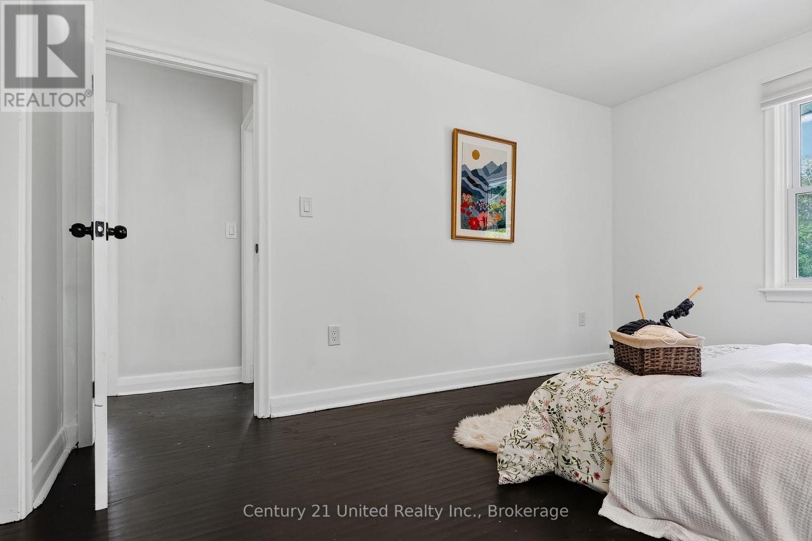 108 James Street E Property Photo 24