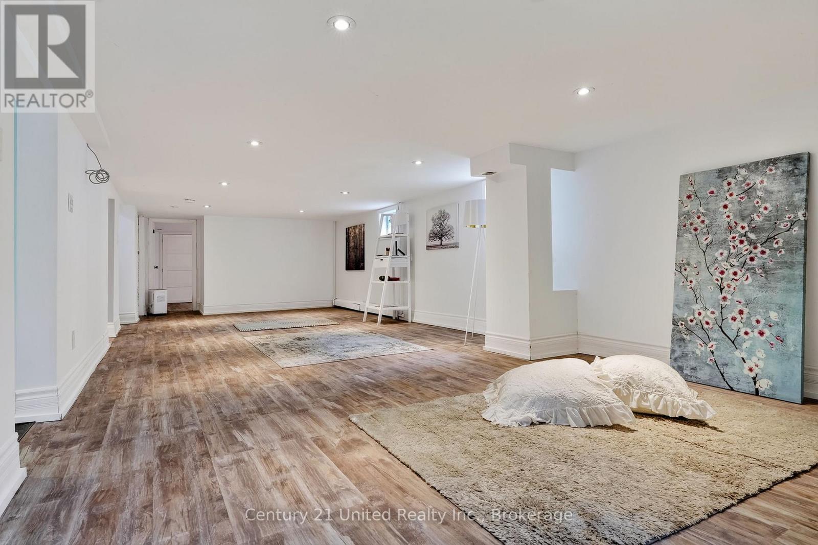 108 James Street E Property Photo 31