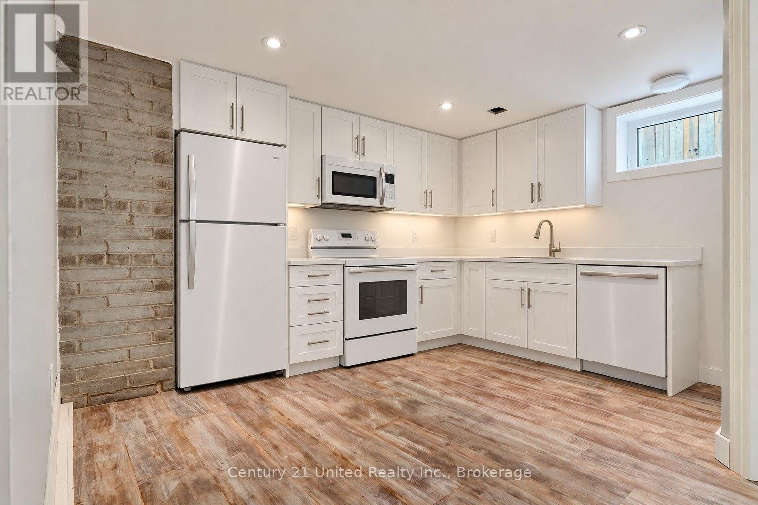 108 James Street E Property Photo 38