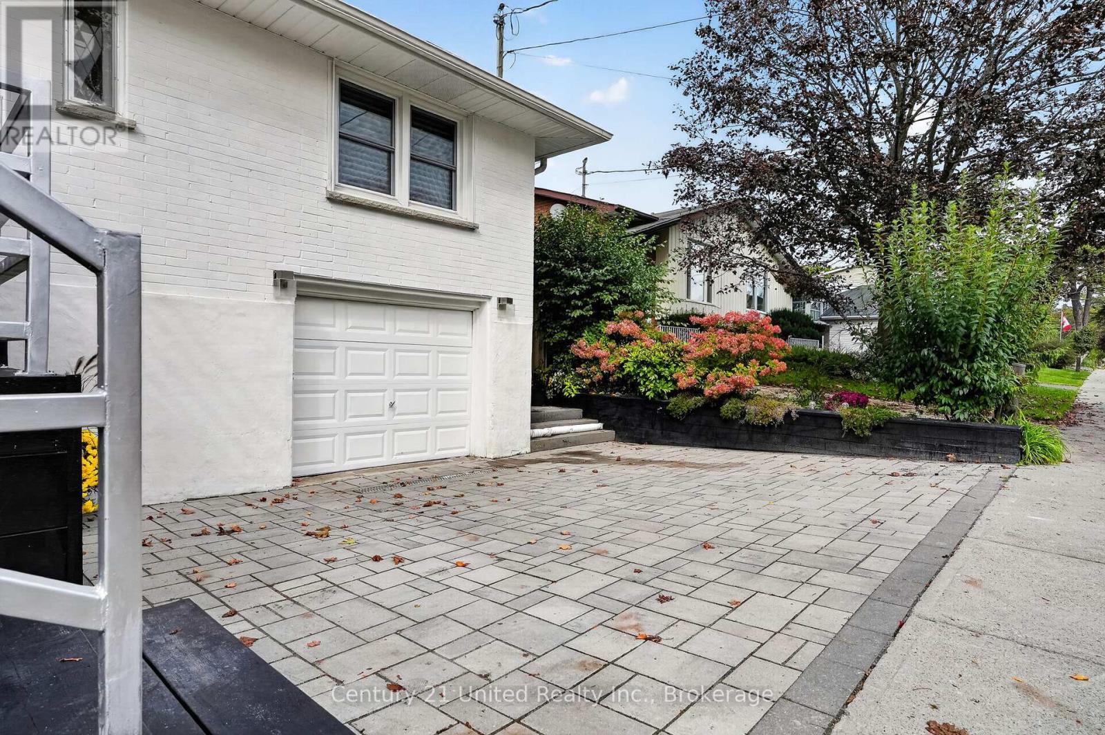 108 James Street E Property Photo 39