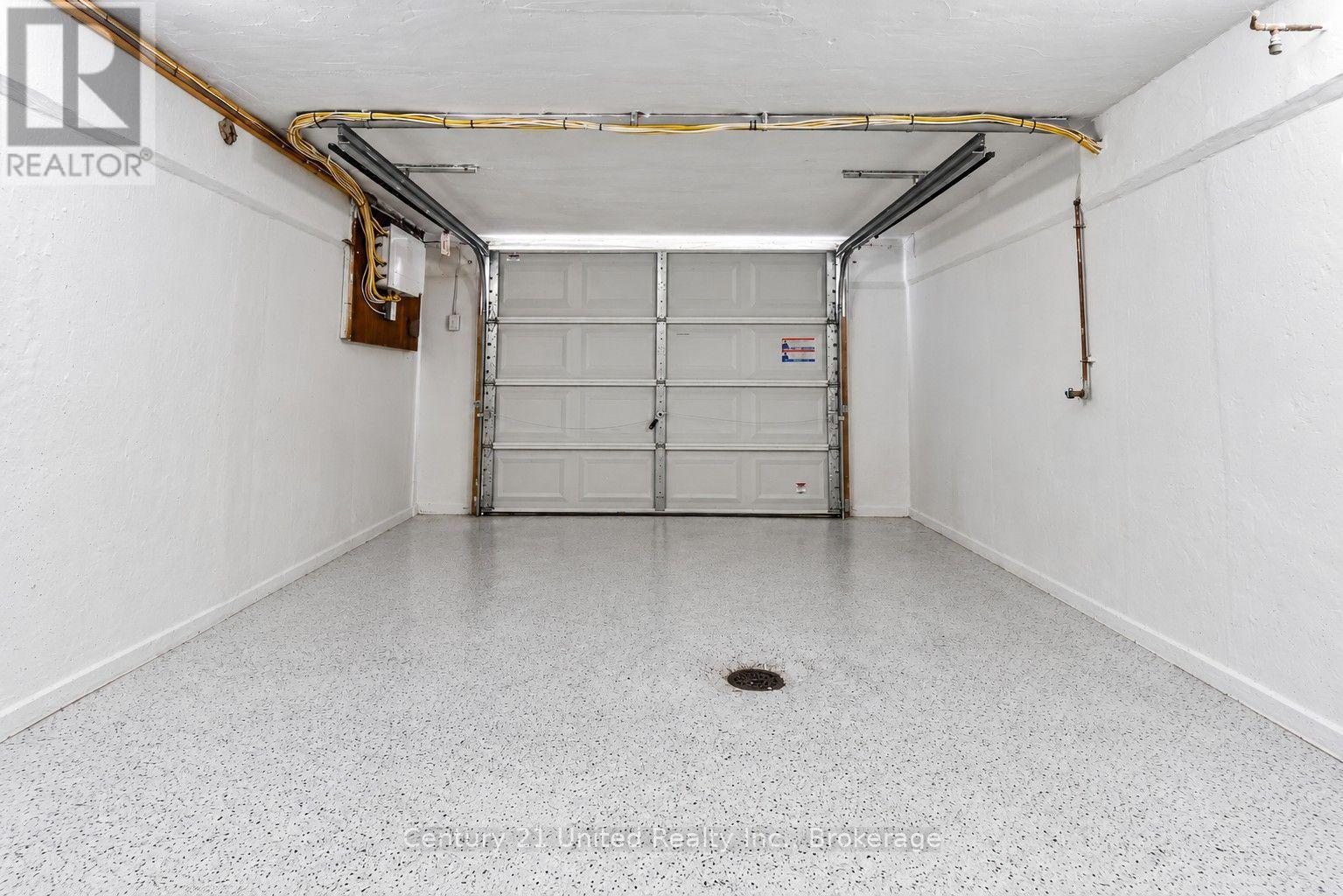 108 James Street E Property Photo 40