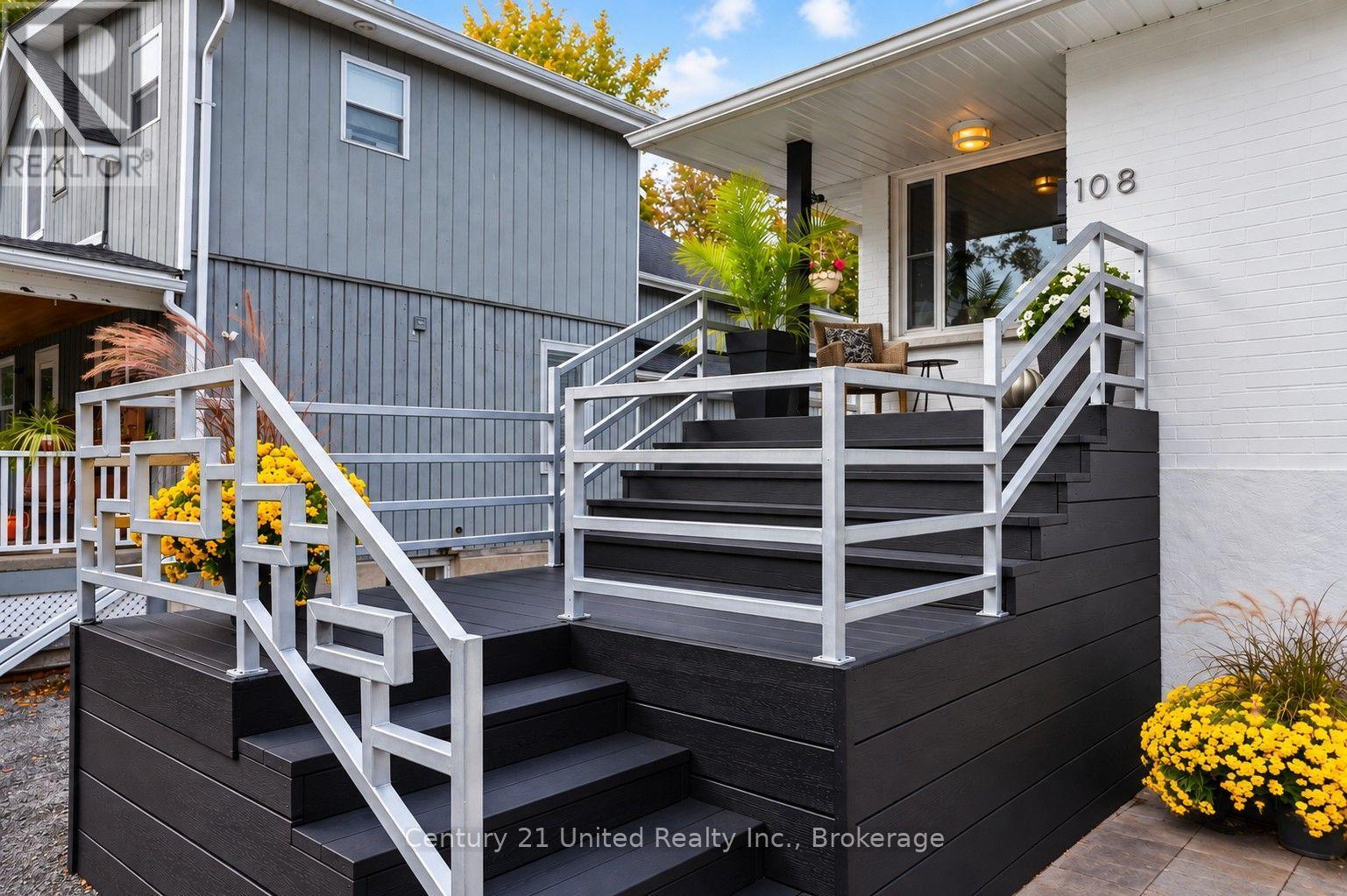 108 James Street E Property Photo 44