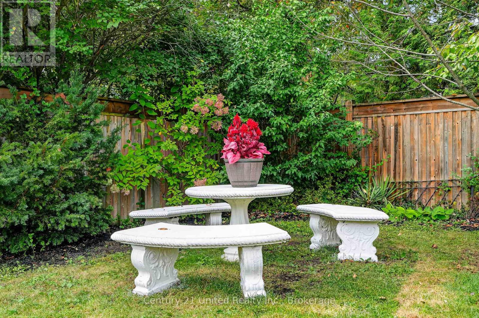 108 James Street E Property Photo 45