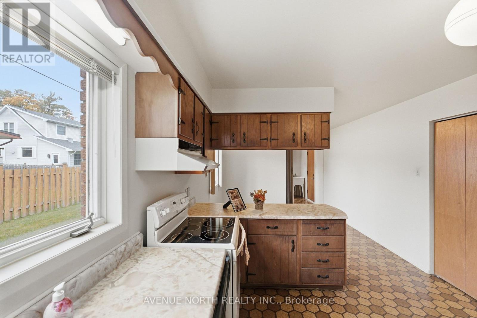 1283 Surrey Avenue Property Photo 15