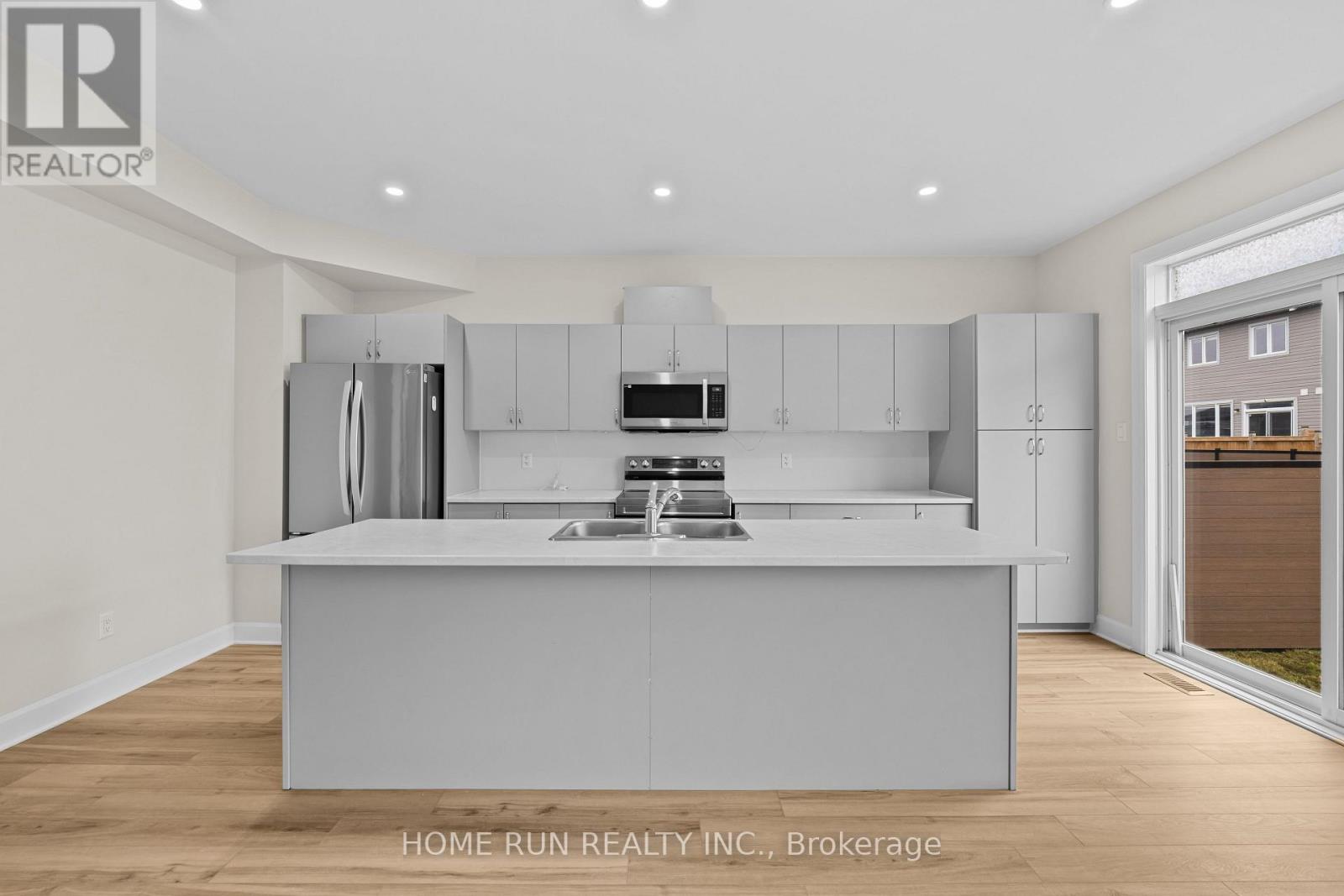 55 Robertson Lane Property Photo 15