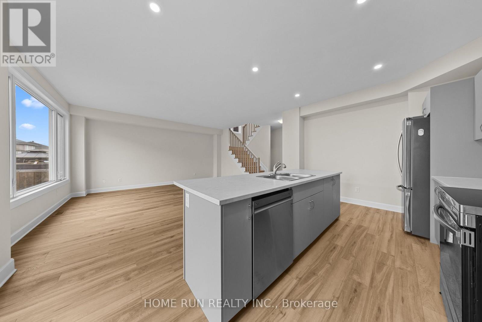 55 Robertson Lane Property Photo 17