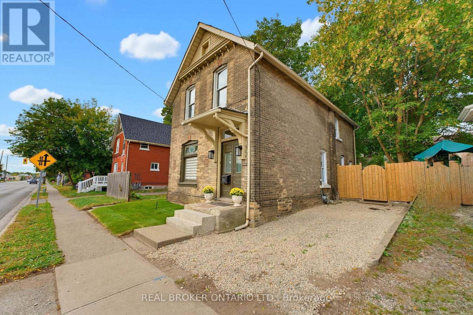 118 Clarence Street Property Photo 2