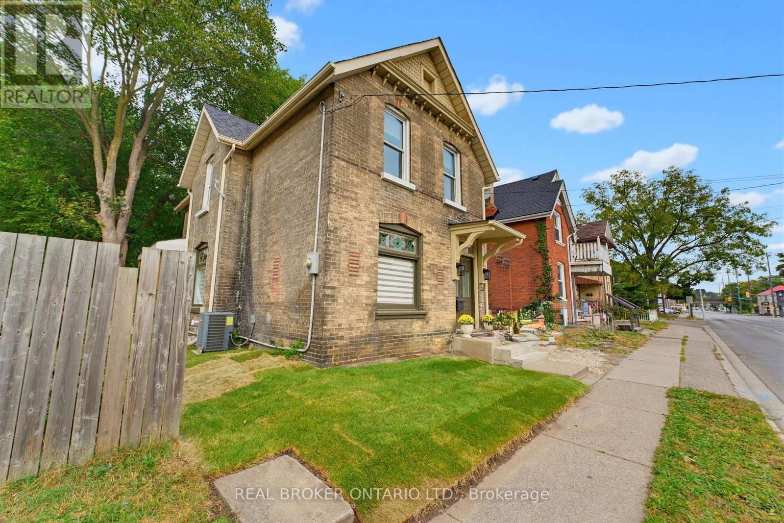 118 Clarence Street Property Photo 3