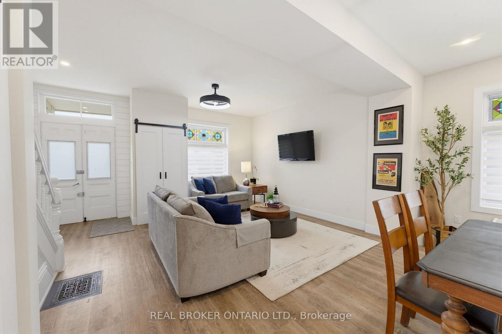 118 Clarence Street Property Photo 8