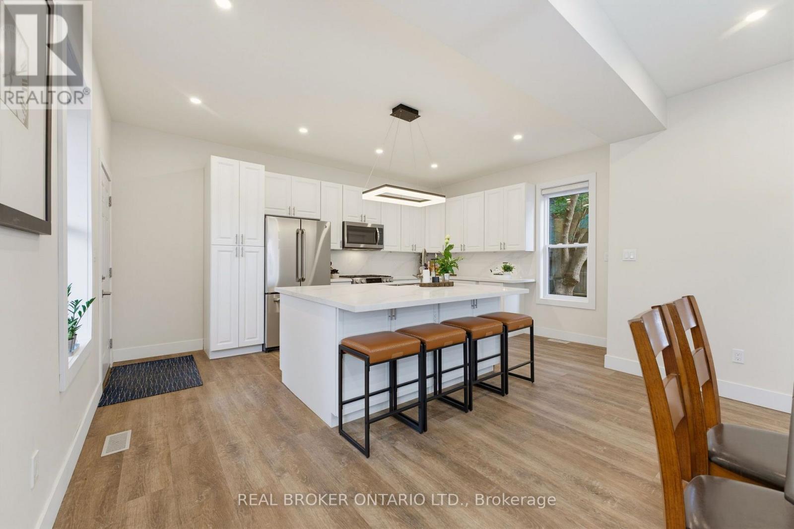 118 Clarence Street Property Photo 10