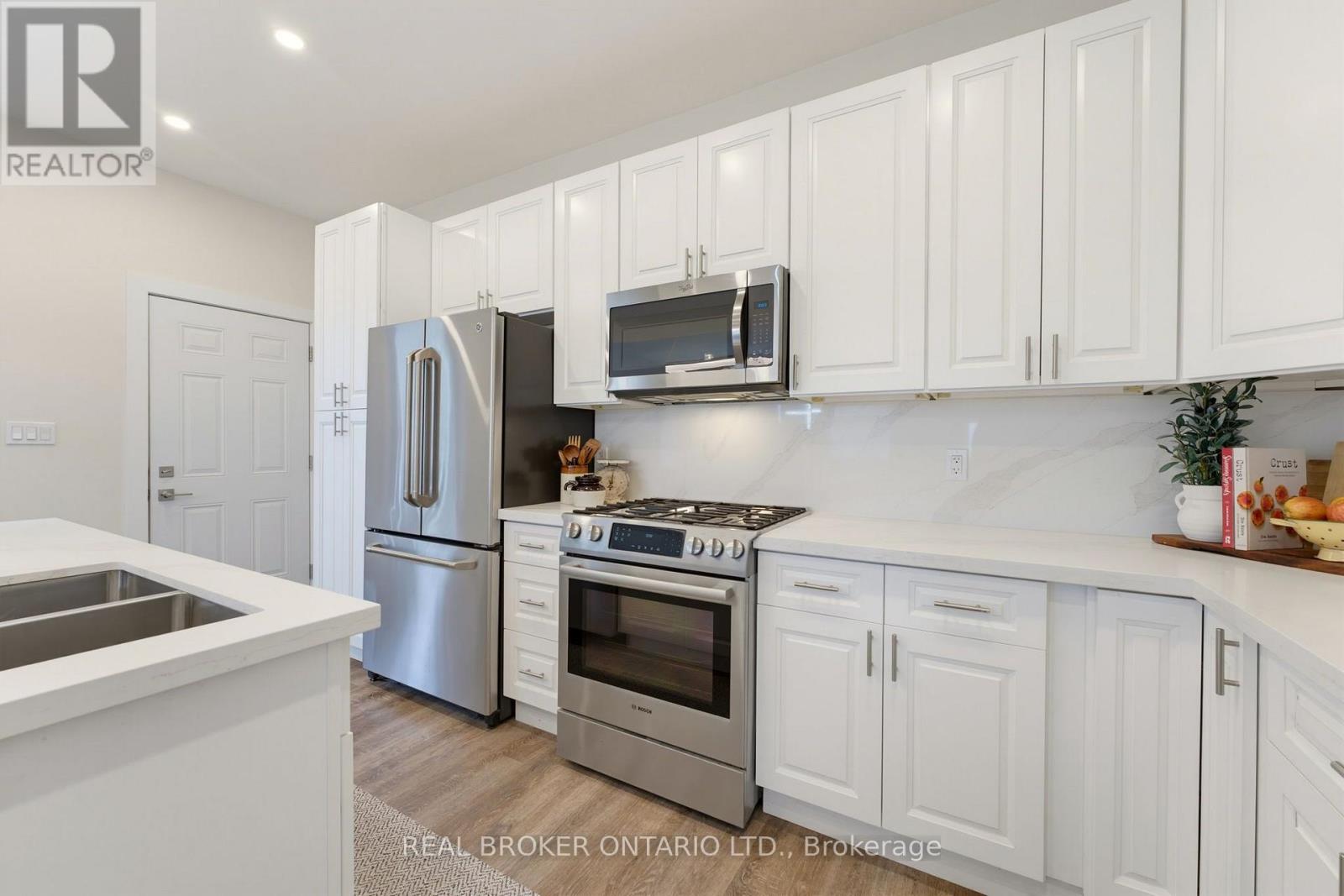 118 Clarence Street Property Photo 11