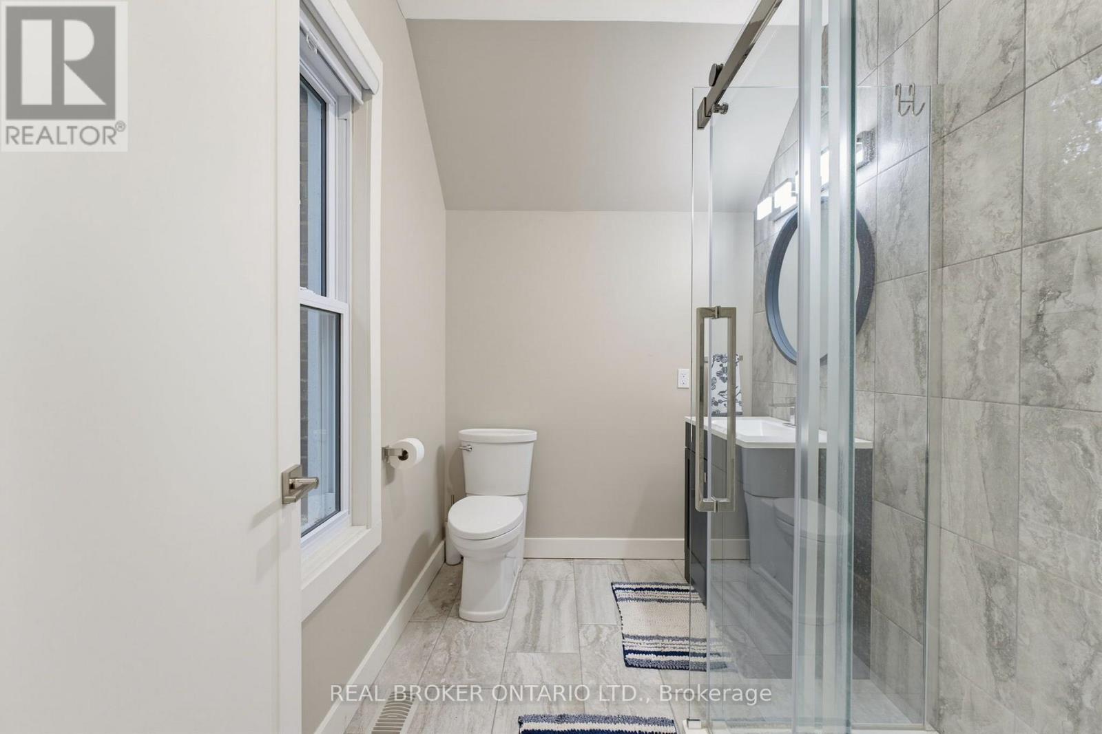 118 Clarence Street Property Photo 15