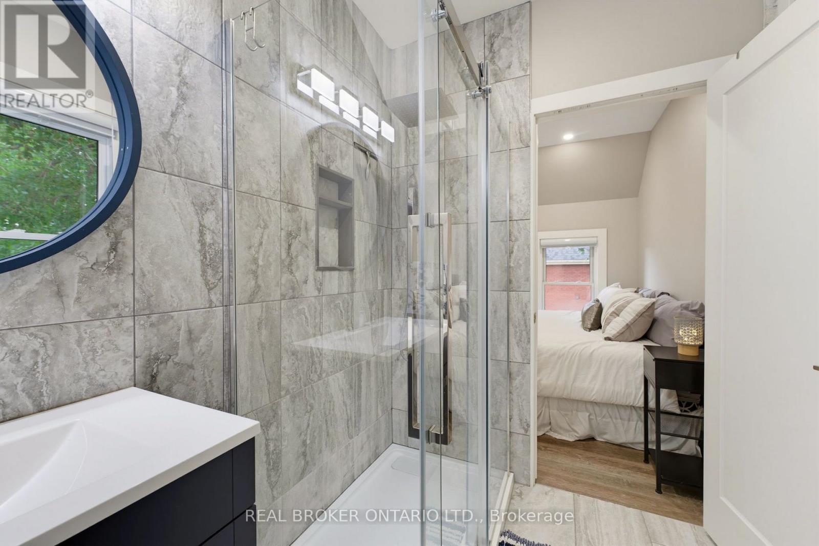 118 Clarence Street Property Photo 16