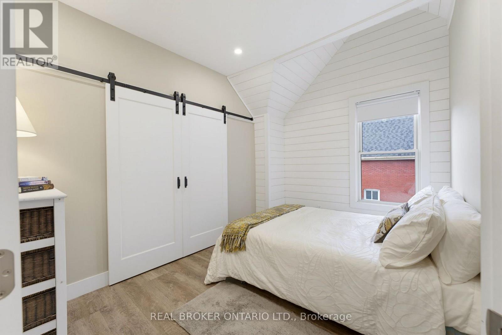 118 Clarence Street Property Photo 17