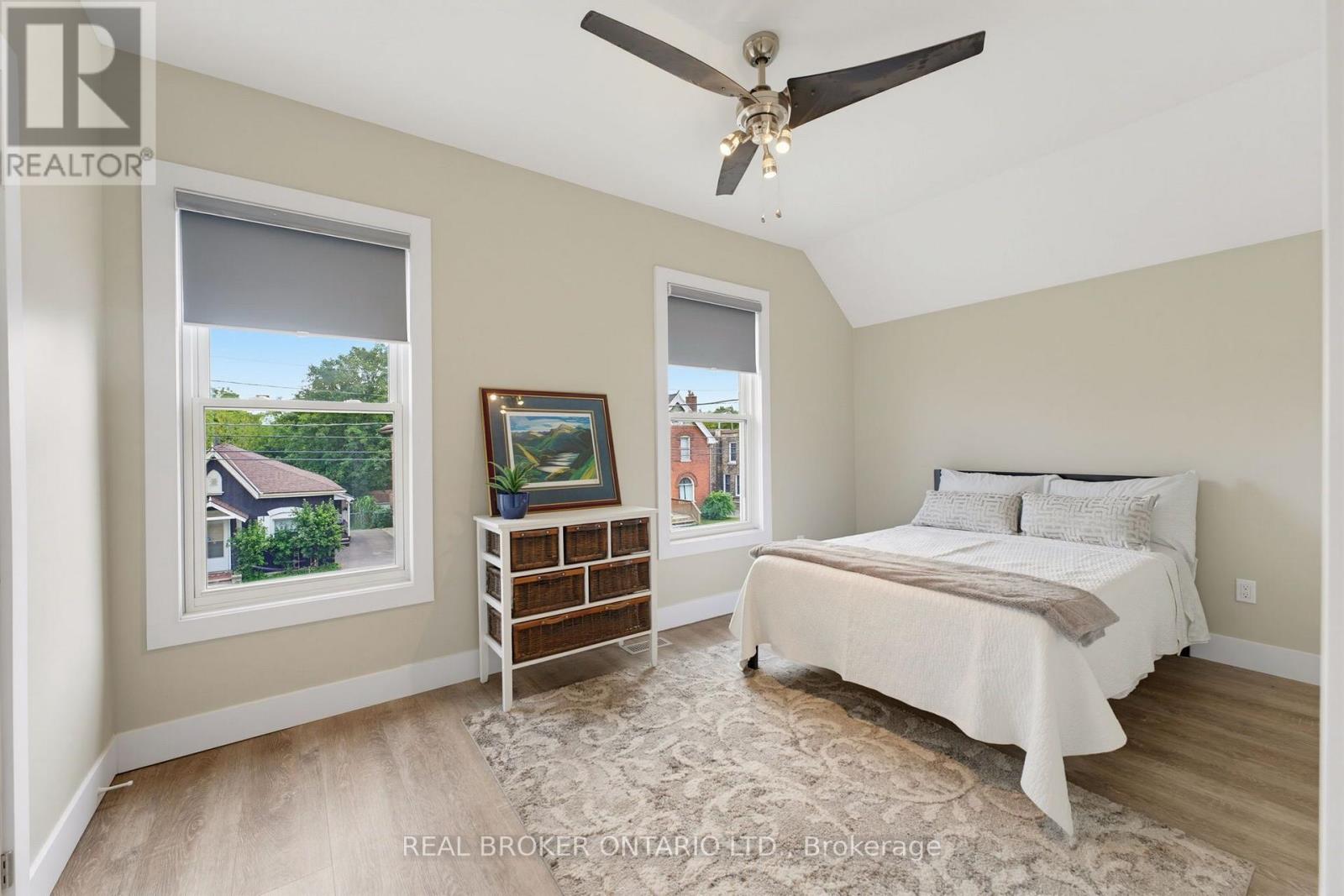 118 Clarence Street Property Photo 18