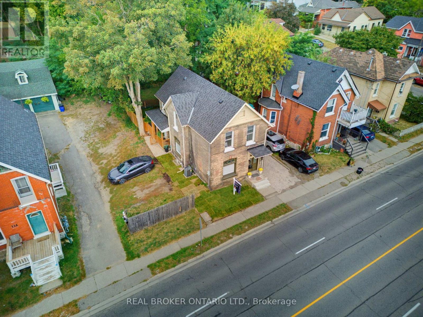 118 Clarence Street Property Photo 24
