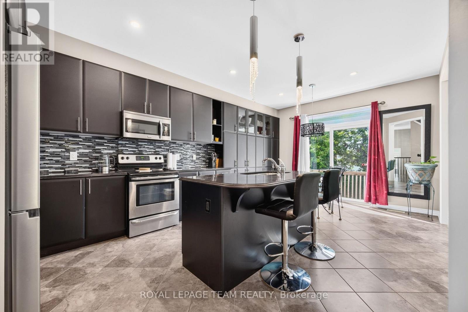 340 Gallantry Way Property Photo 18