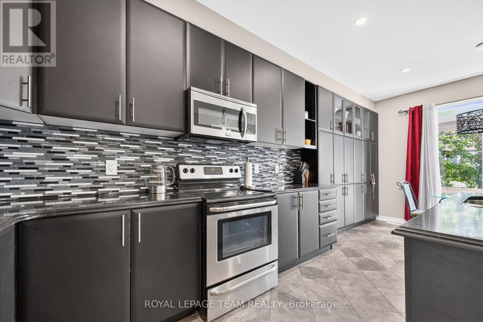 340 Gallantry Way Property Photo 20