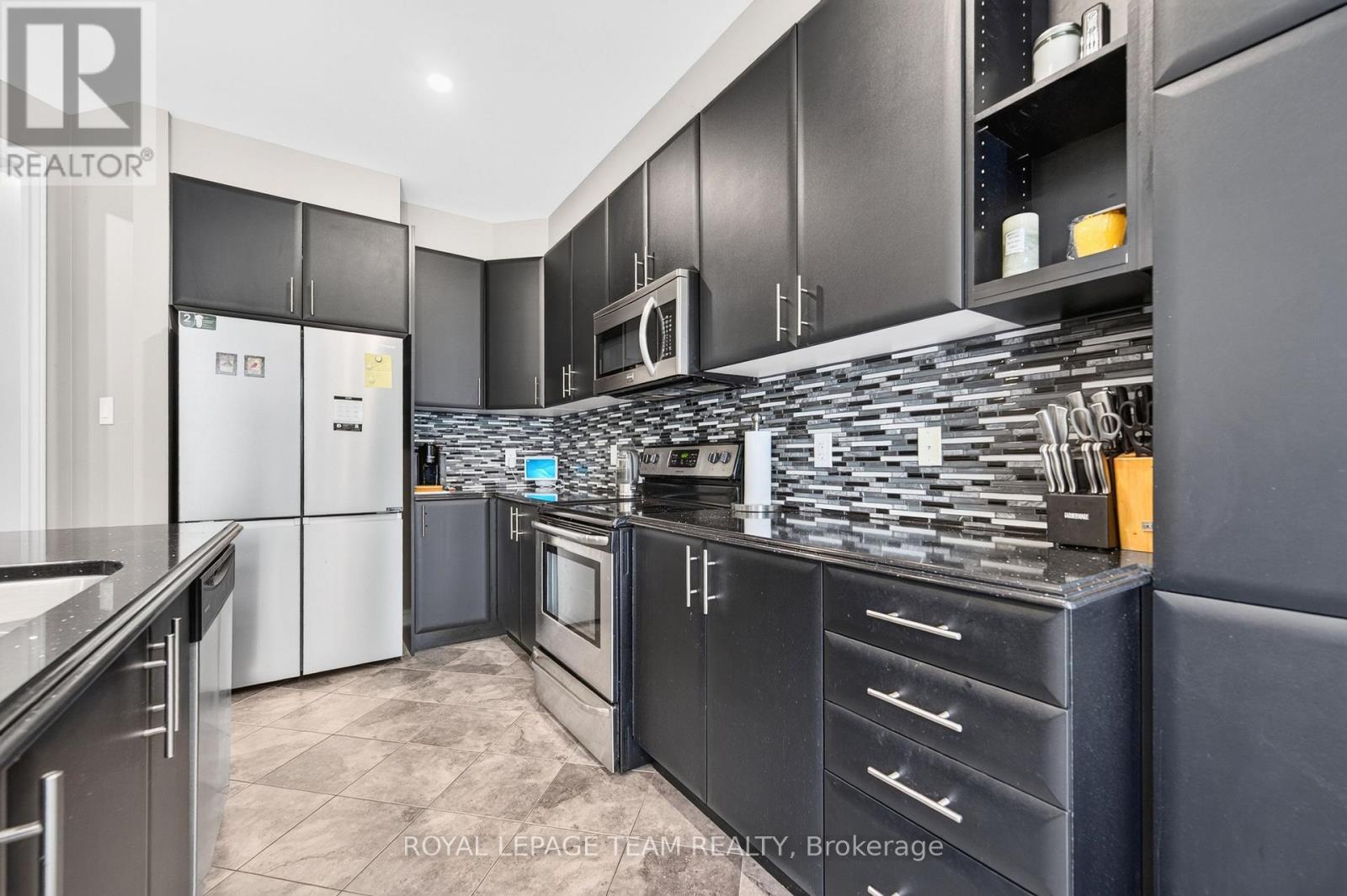 340 Gallantry Way Property Photo 22