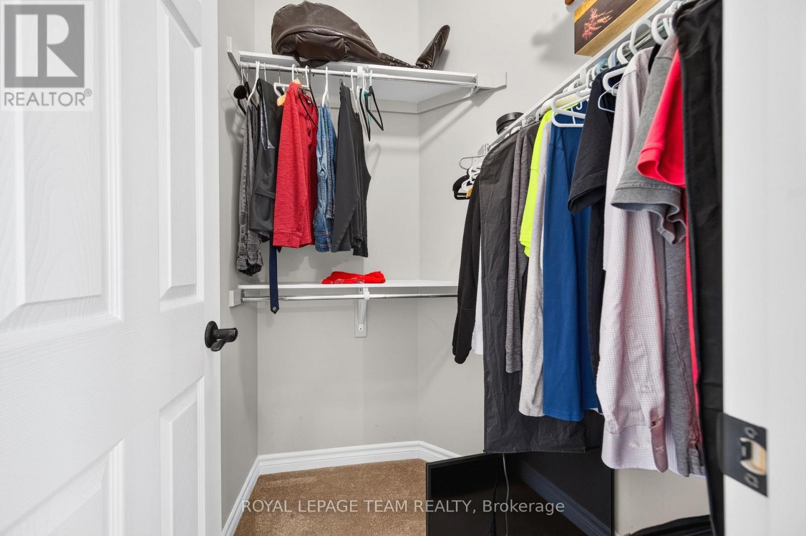 340 Gallantry Way Property Photo 32