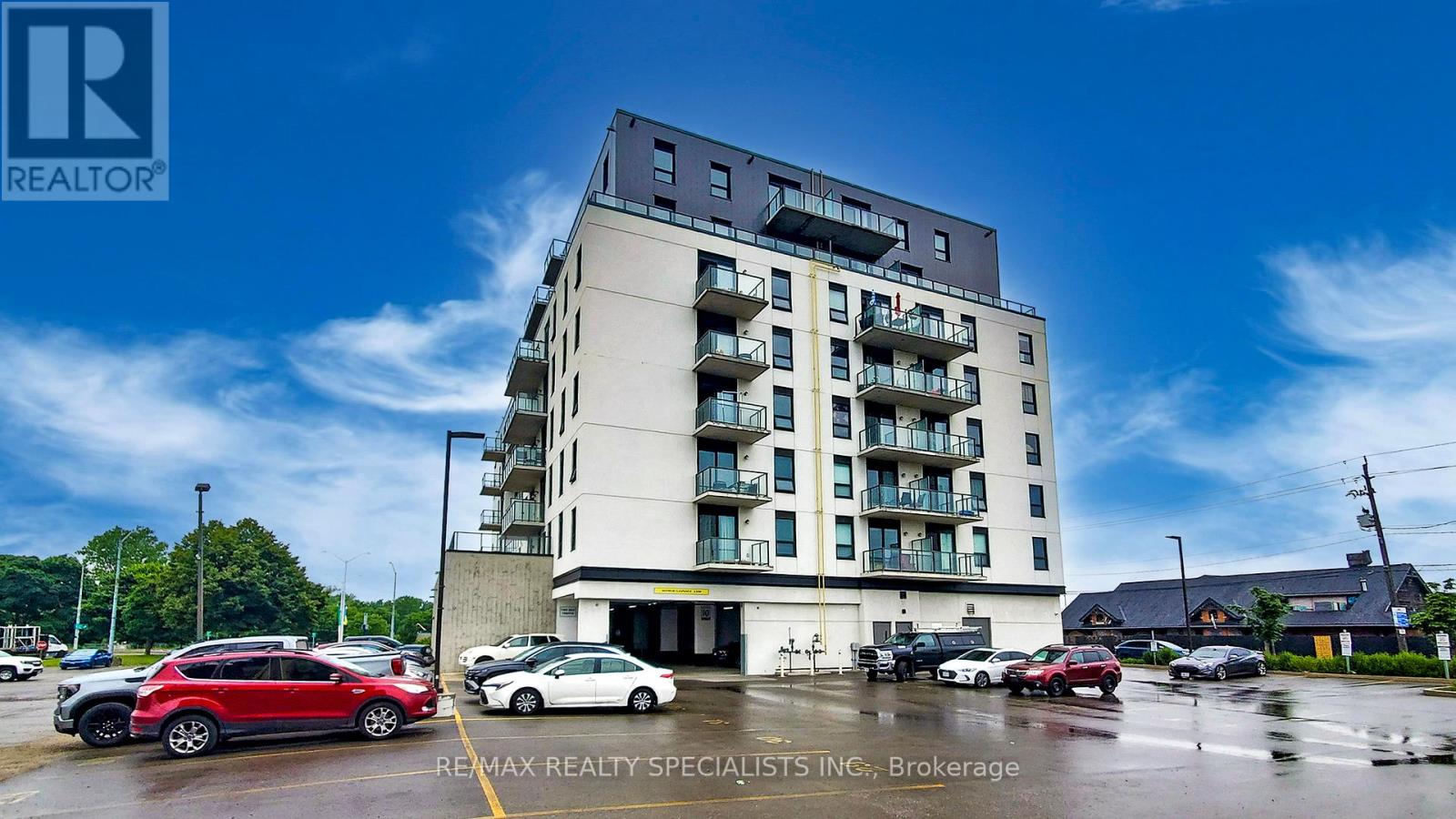 809 - 7 Erie Avenue Property Photo 3