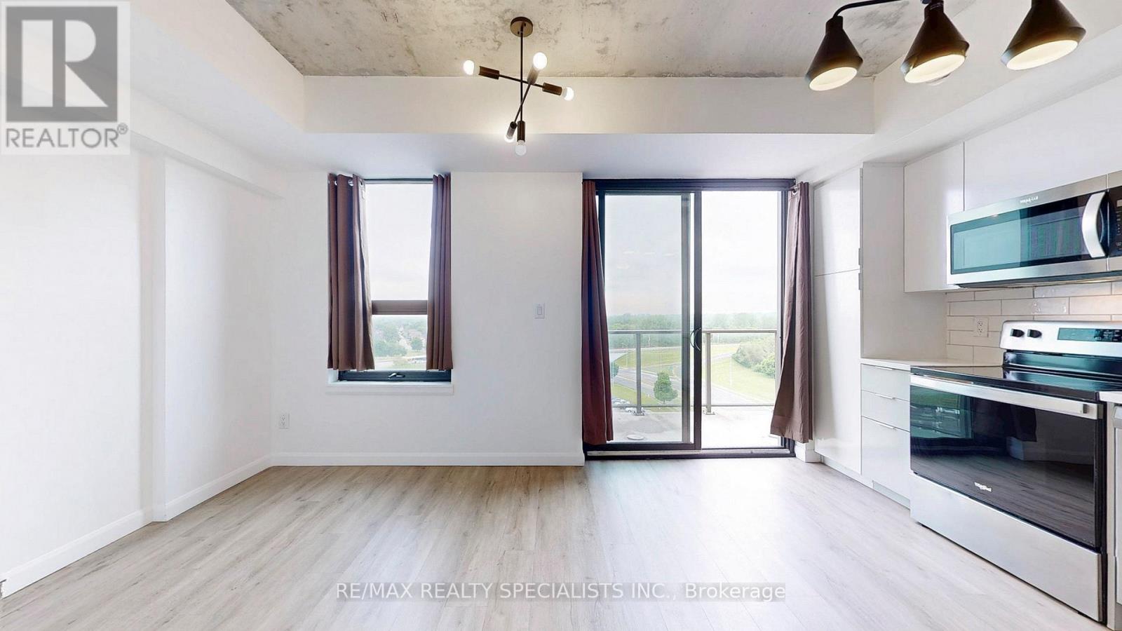 809 - 7 Erie Avenue Property Photo 9