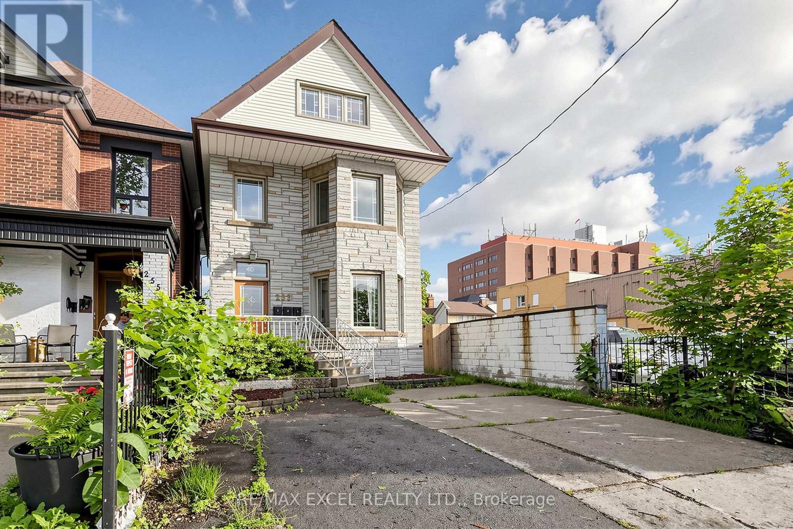 Main - 259 Victoria Avenue N Property Photo 1