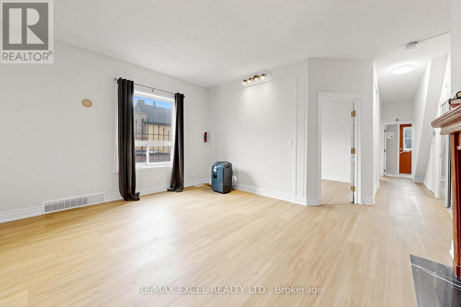 Main - 259 Victoria Avenue N Property Photo 5