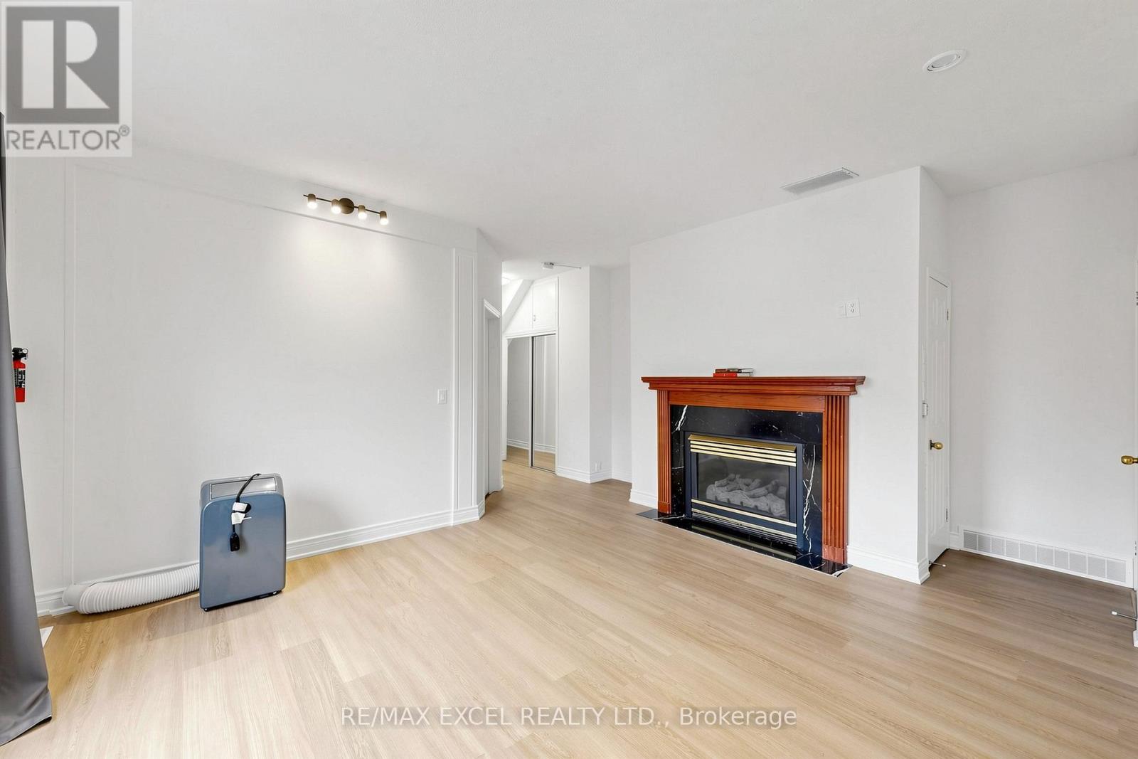 Main - 259 Victoria Avenue N Property Photo 7