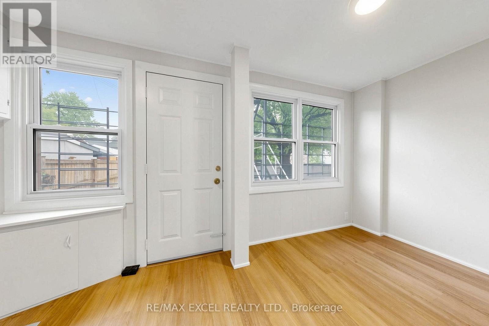 Main - 259 Victoria Avenue N Property Photo 13
