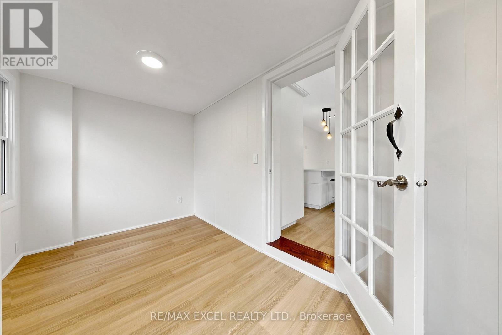 Main - 259 Victoria Avenue N Property Photo 14