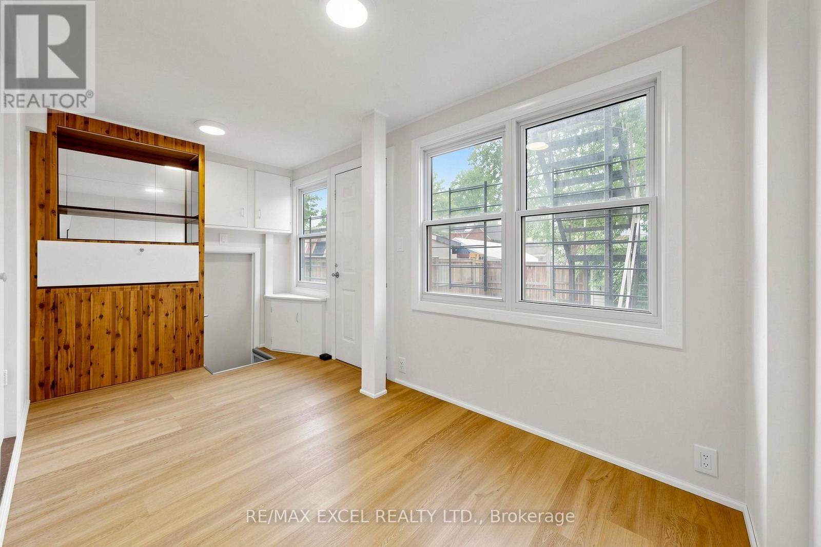Main - 259 Victoria Avenue N Property Photo 15