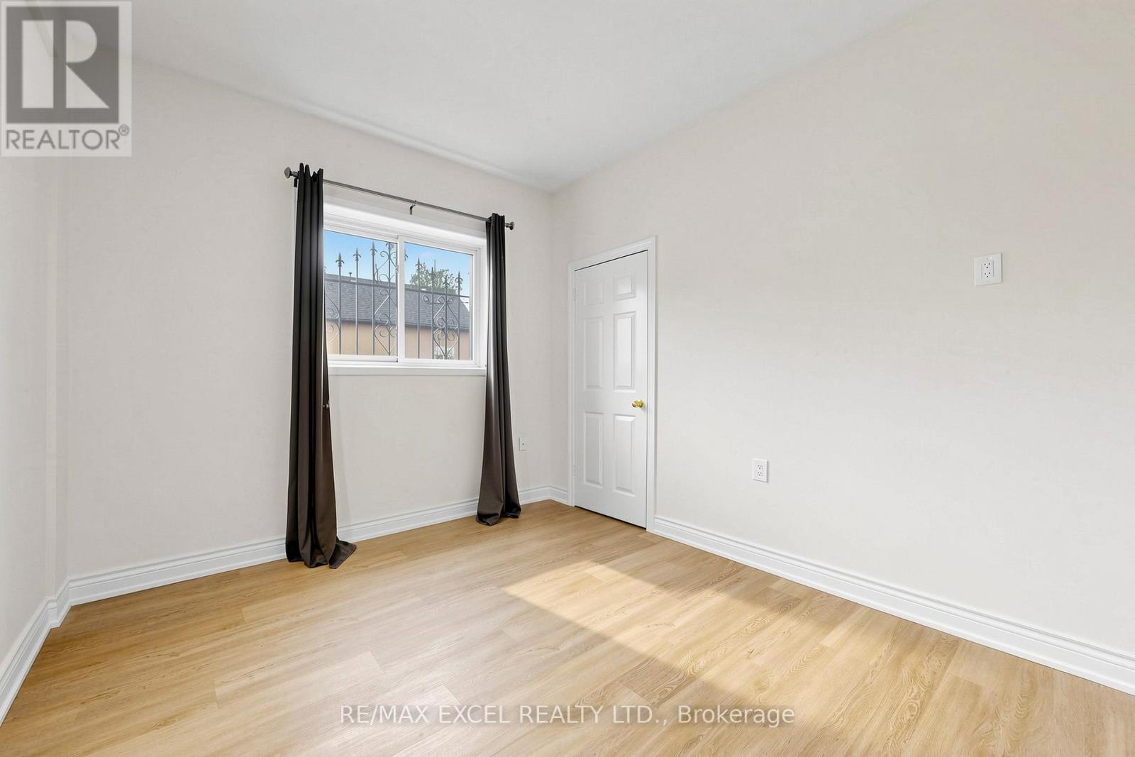 Main - 259 Victoria Avenue N Property Photo 16