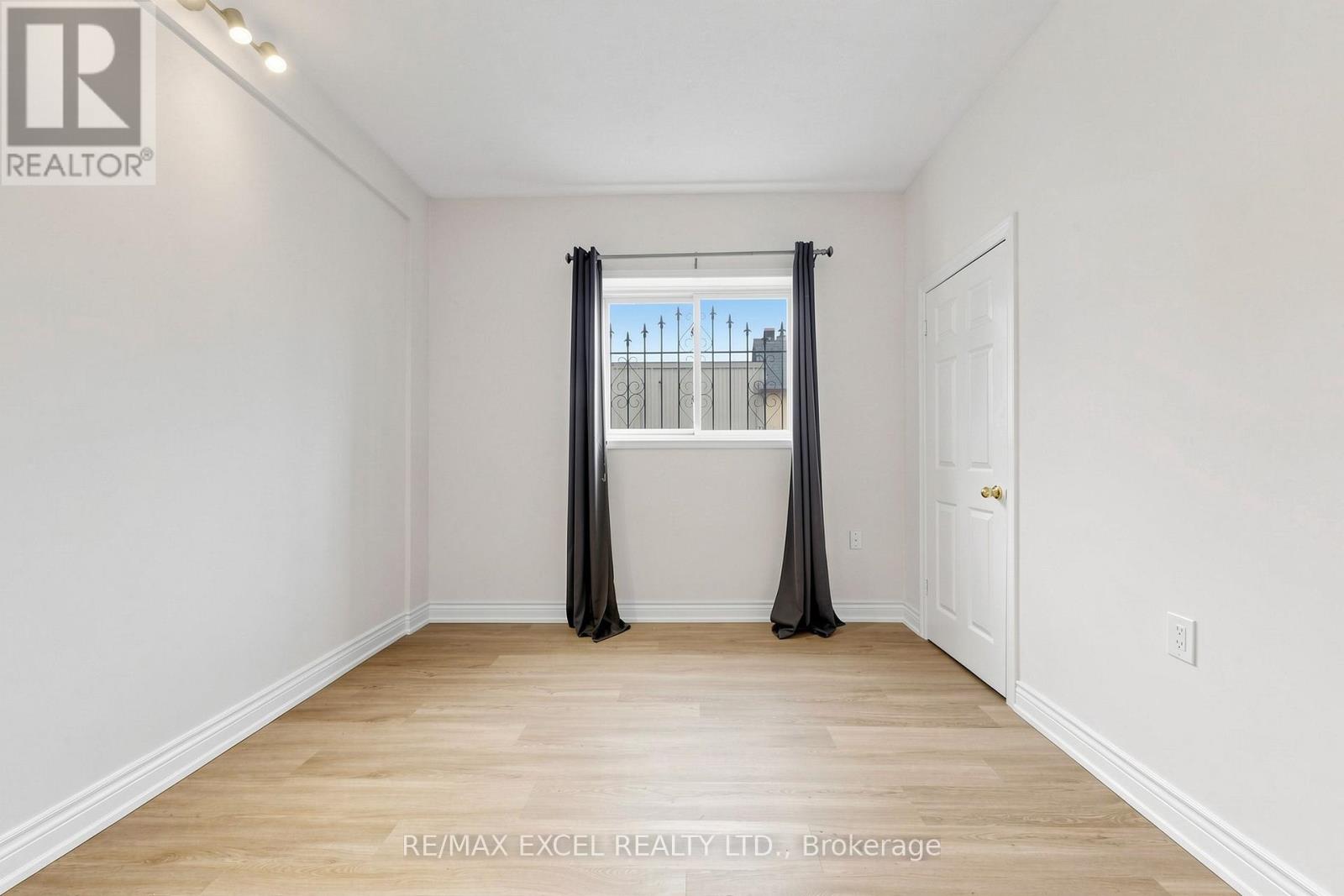 Main - 259 Victoria Avenue N Property Photo 17