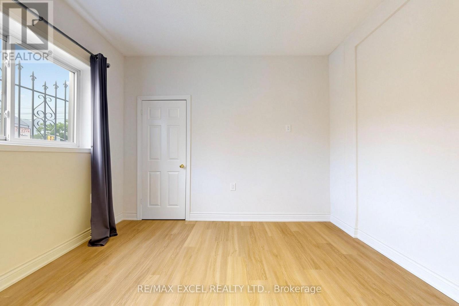 Main - 259 Victoria Avenue N Property Photo 18