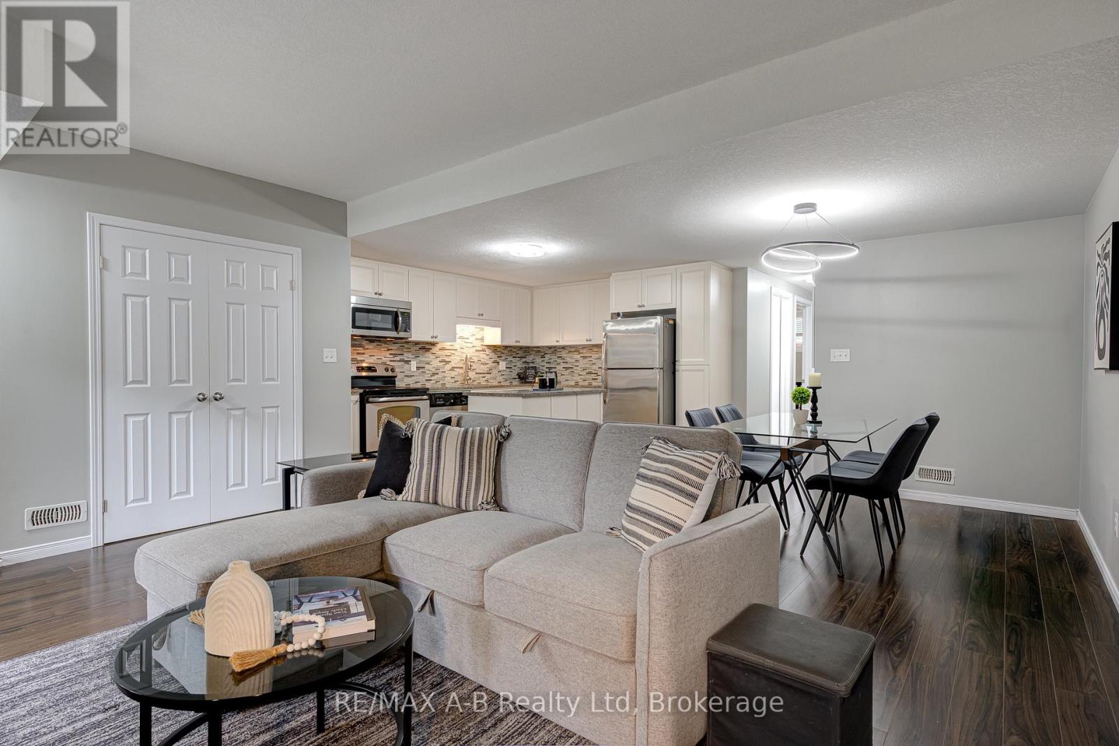 H - 242 Rachel Crescent Property Photo 4