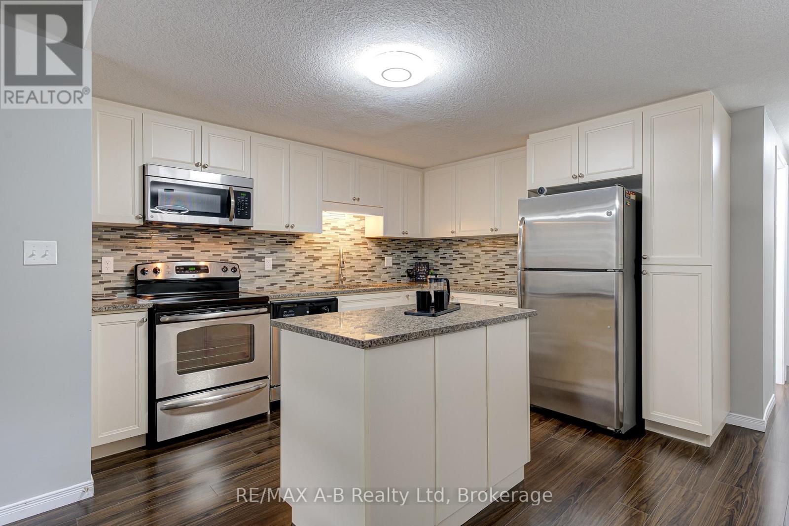 H - 242 Rachel Crescent Property Photo 12