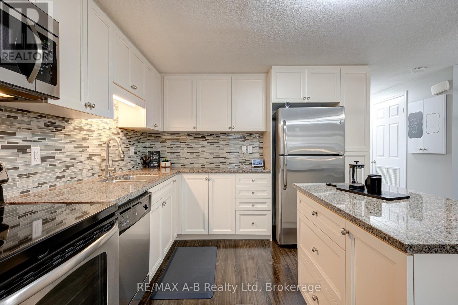 H - 242 Rachel Crescent Property Photo 14