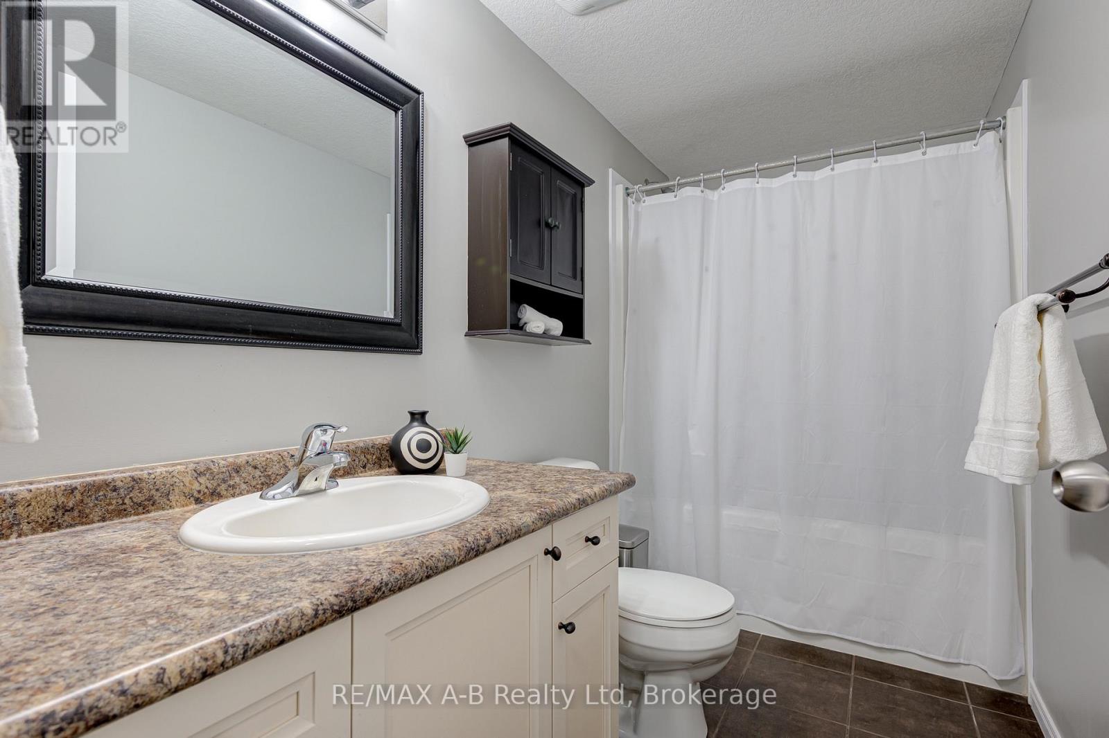 H - 242 Rachel Crescent Property Photo 18