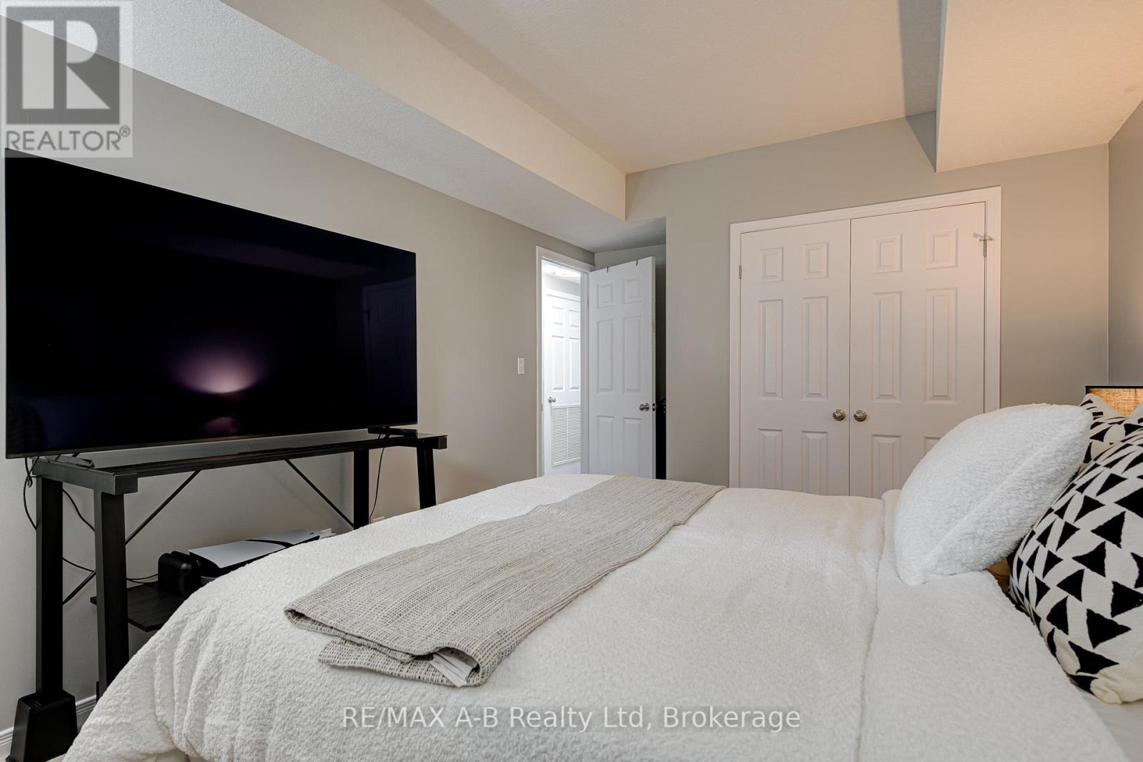 H - 242 Rachel Crescent Property Photo 21