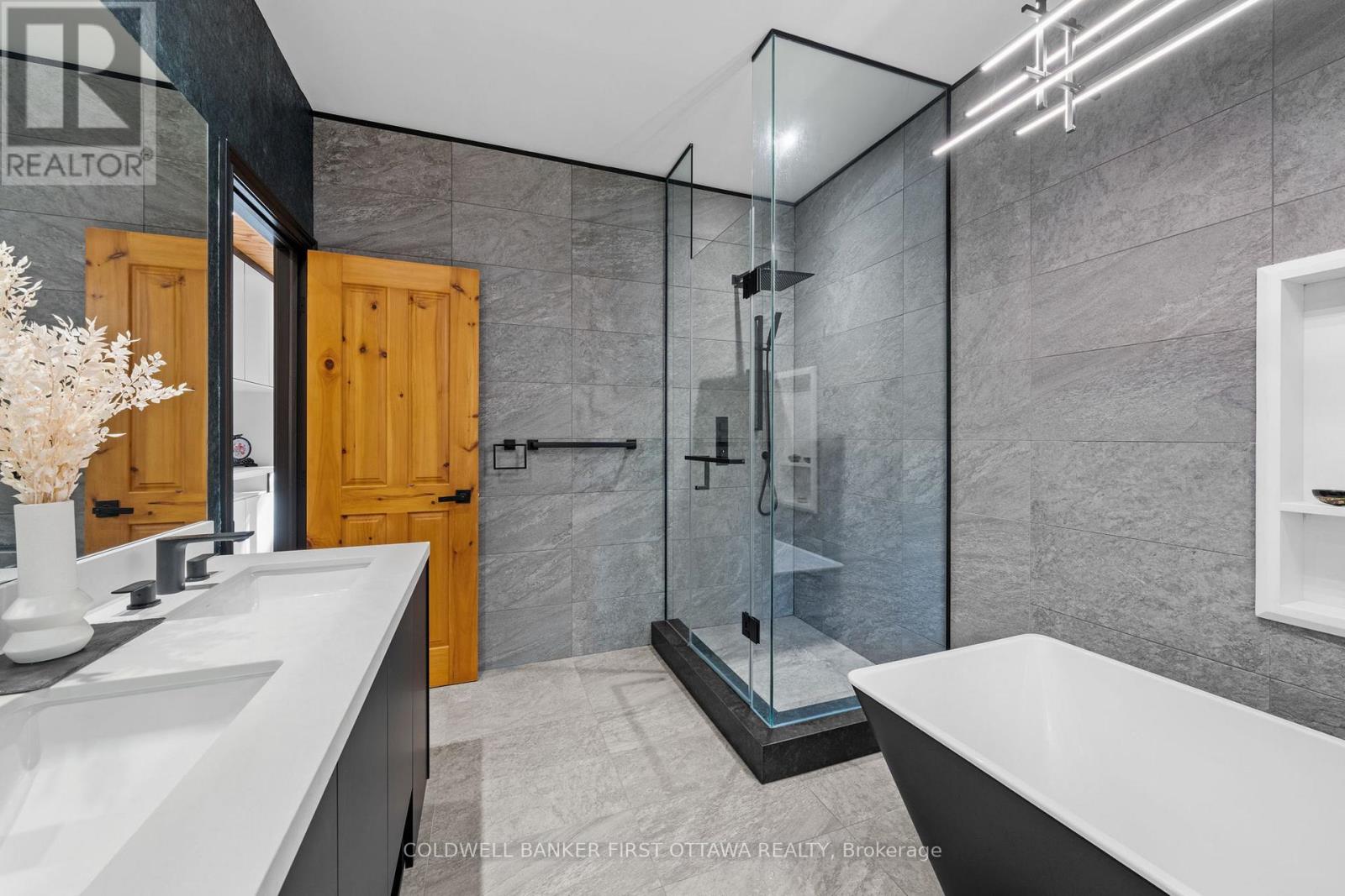 9 Lucas Lane Property Photo 20