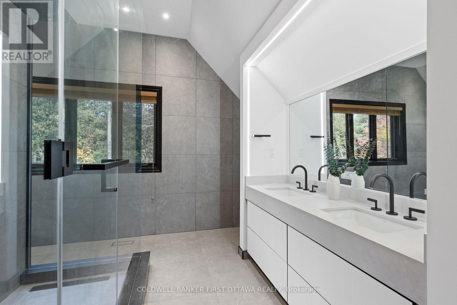 9 Lucas Lane Property Photo 24
