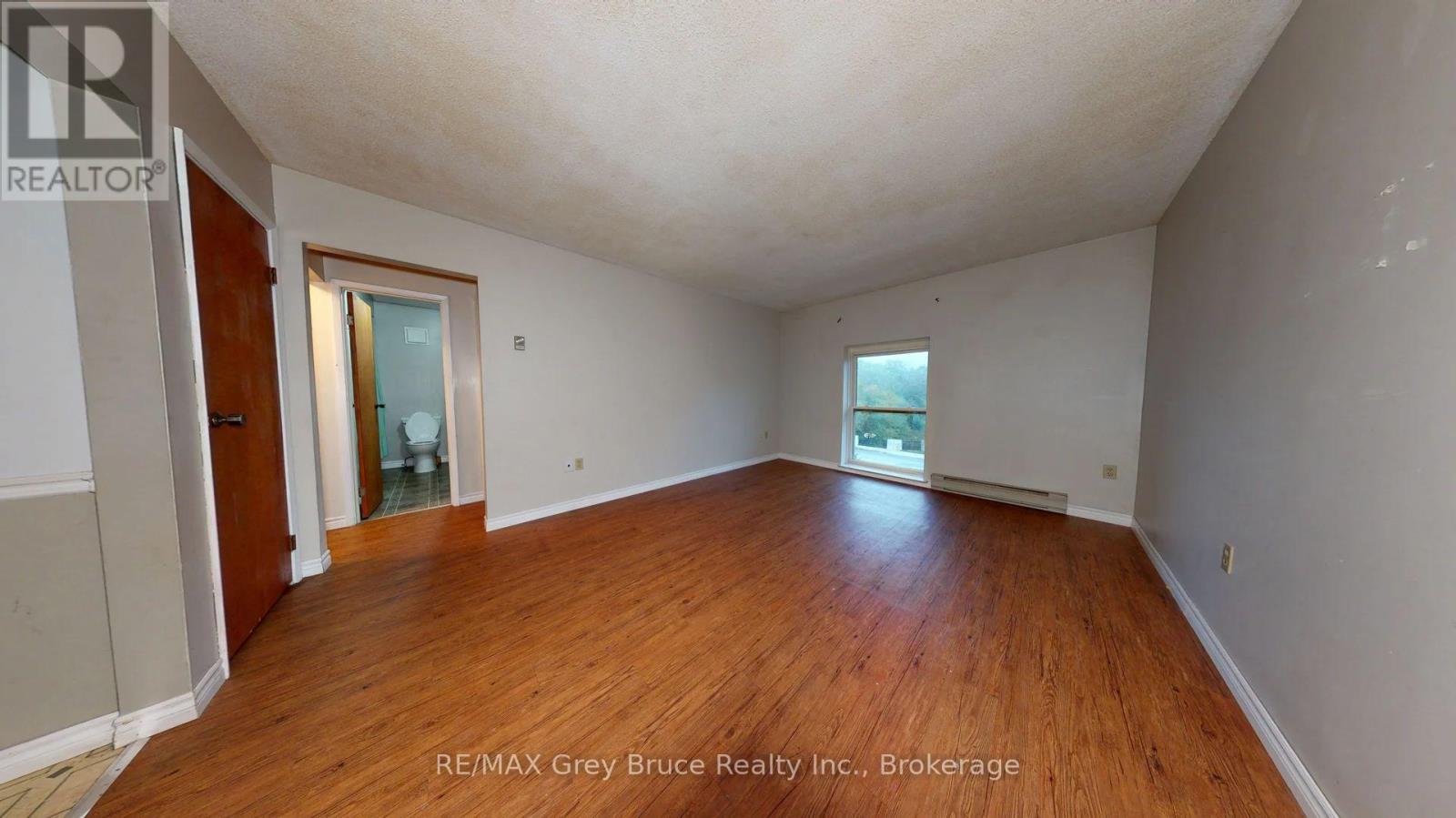 Unit 5 - 108 Queen Street N Property Photo 7