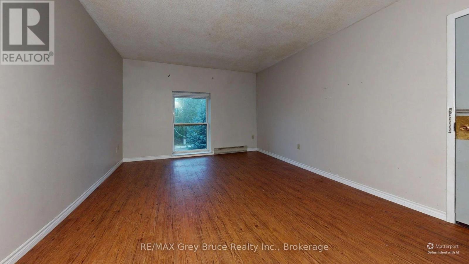 Unit 5 - 108 Queen Street N Property Photo 8